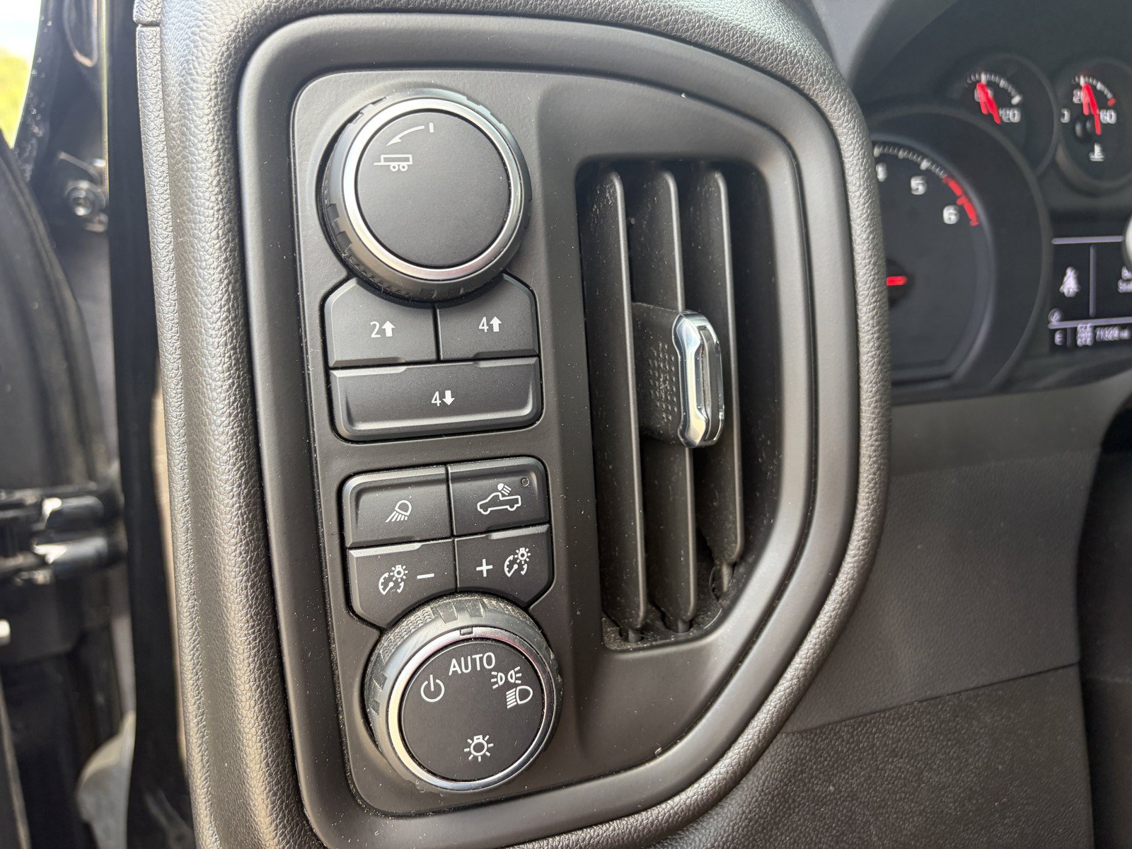 Used 2024 Chevrolet Silverado 2500 Custom w/ Custom Value Package AWD/4WD image 23