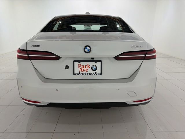 Used 2026 BMW 530i xDrive w/ Premium Package AWD/4WD image 4