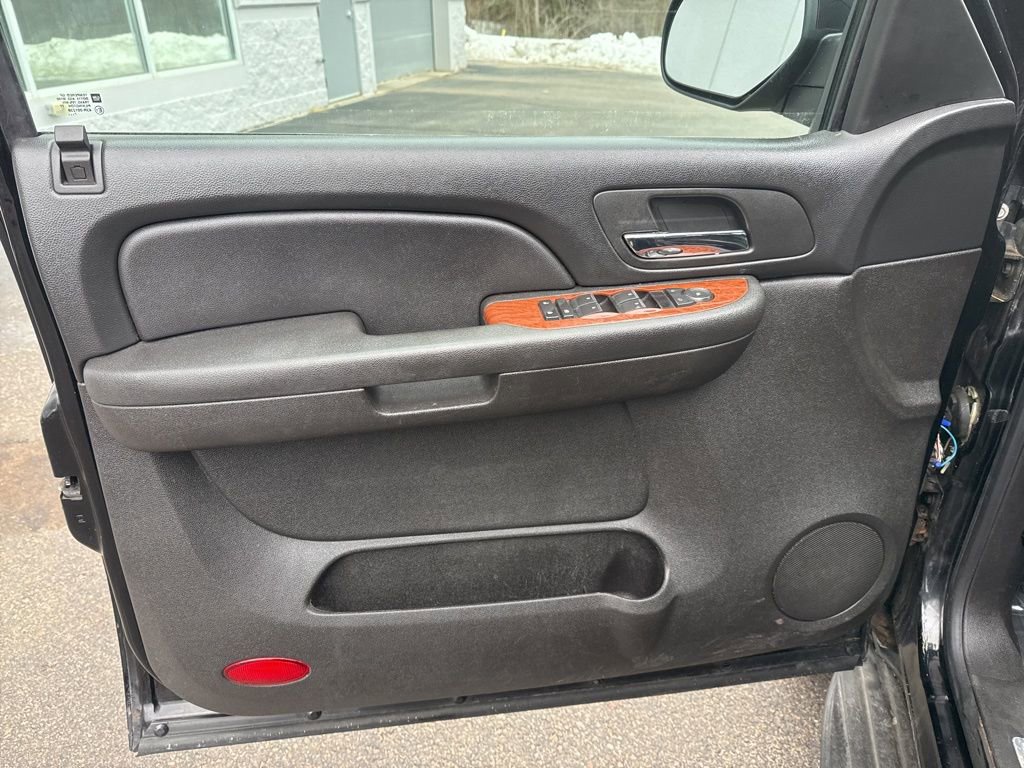 Used 2008 GMC Yukon SLT w/ SLT Preferred Equipment Group image 11