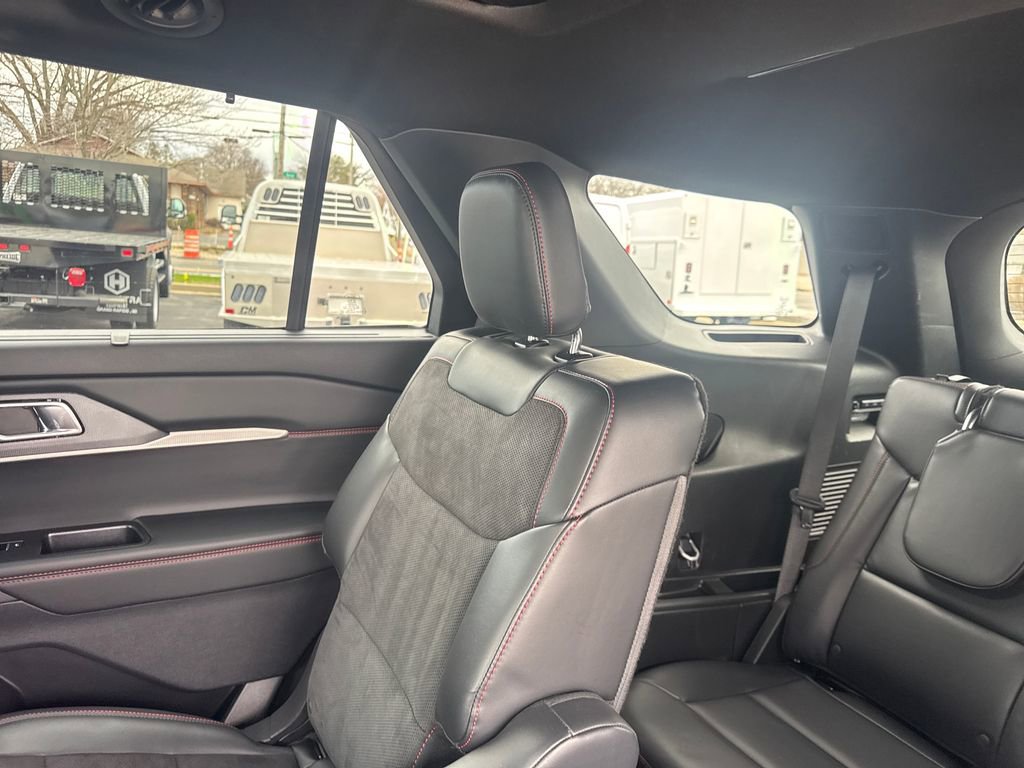 Used 2025 Ford Explorer ST image 20