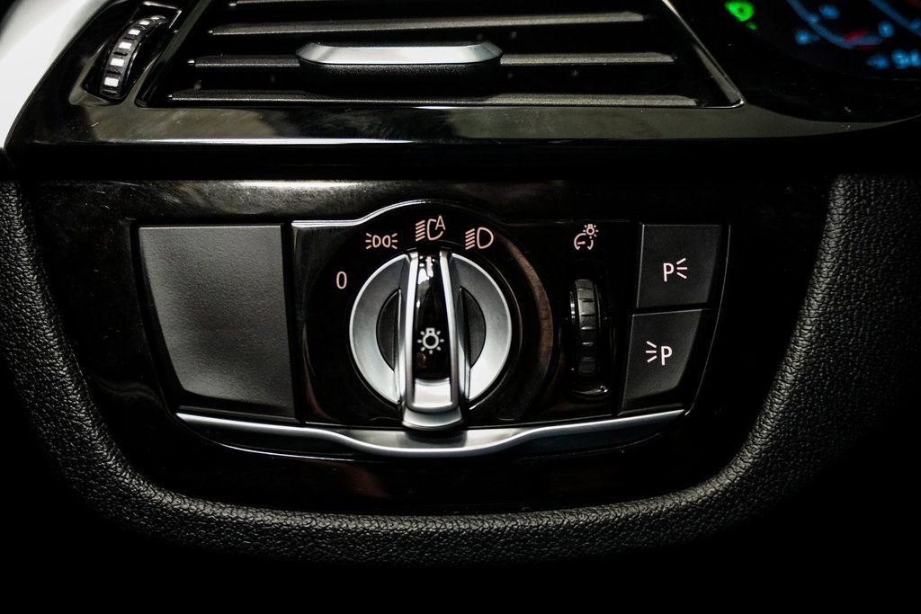 Used 2023 BMW 540i xDrive w/ Premium Package image 25