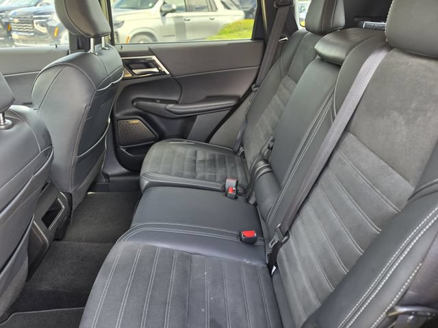 Used 2025 Mitsubishi Outlander SE FWD image 13