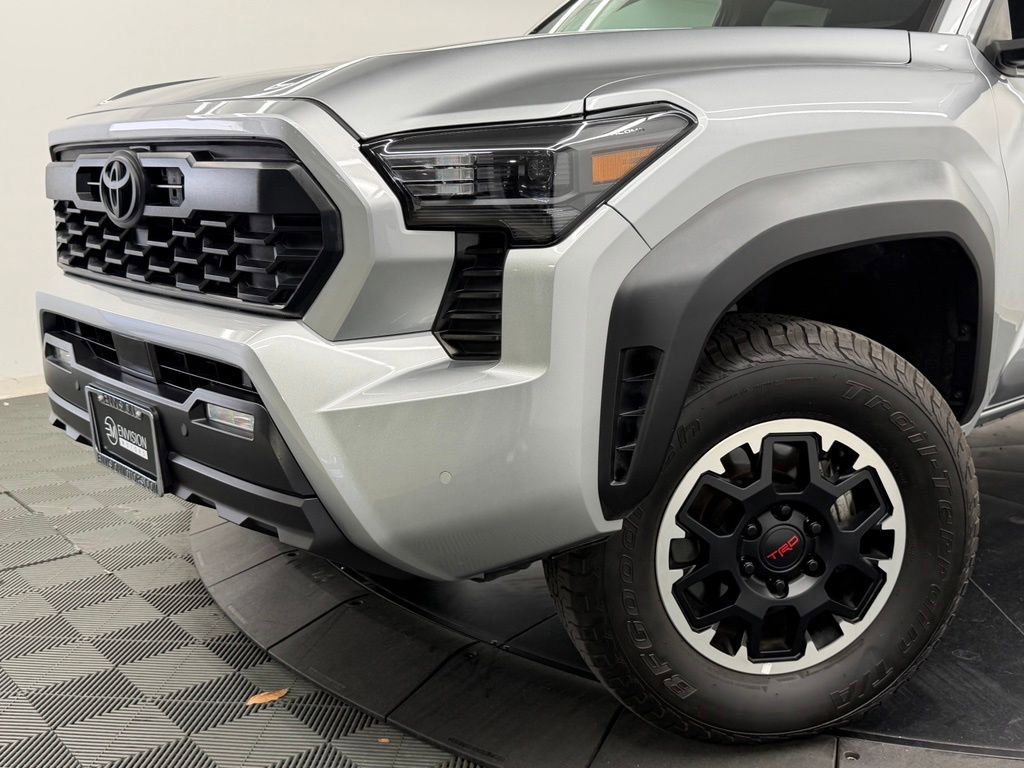 Used 2024 Toyota Tacoma TRD Off-Road w/ TRD Off Road Upgrade Package AWD/4WD image 4