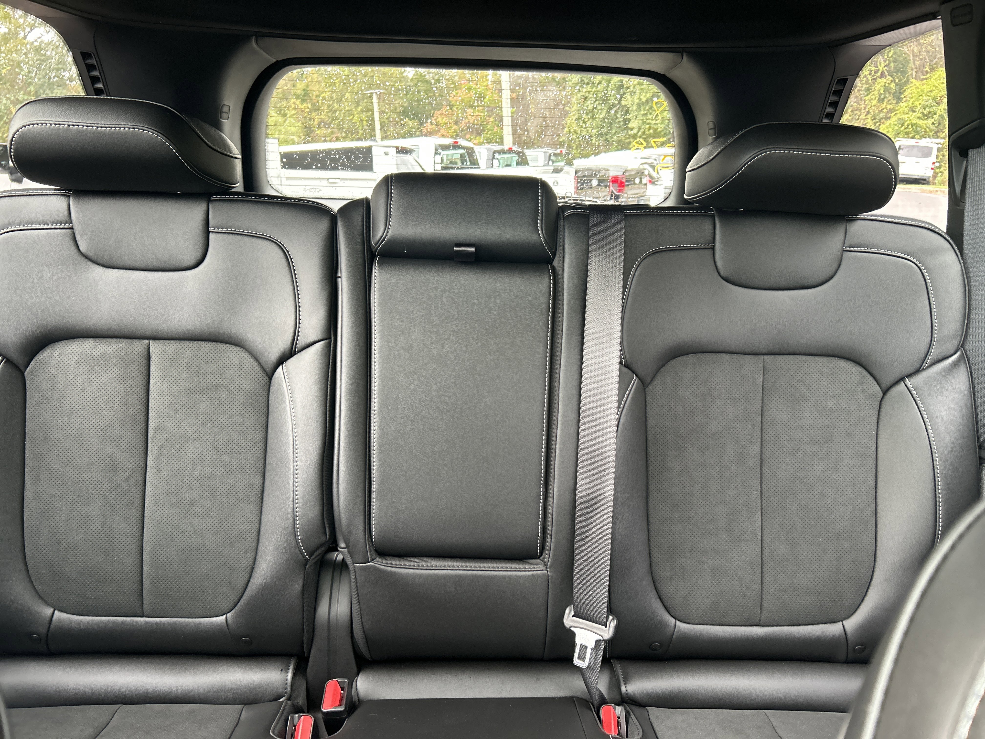 New 2025 Jeep Grand Cherokee Altitude image 17