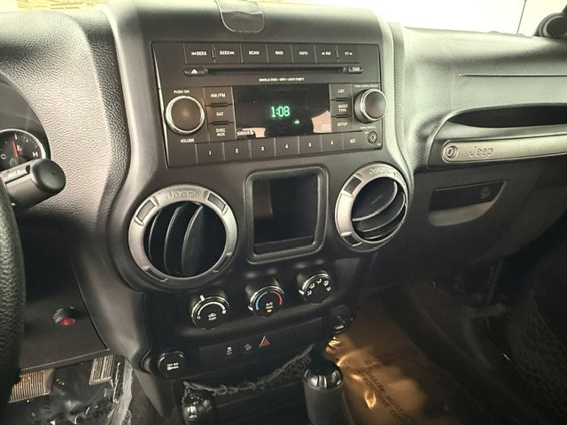 Used 2013 Jeep Wrangler Sport AWD/4WD image 13
