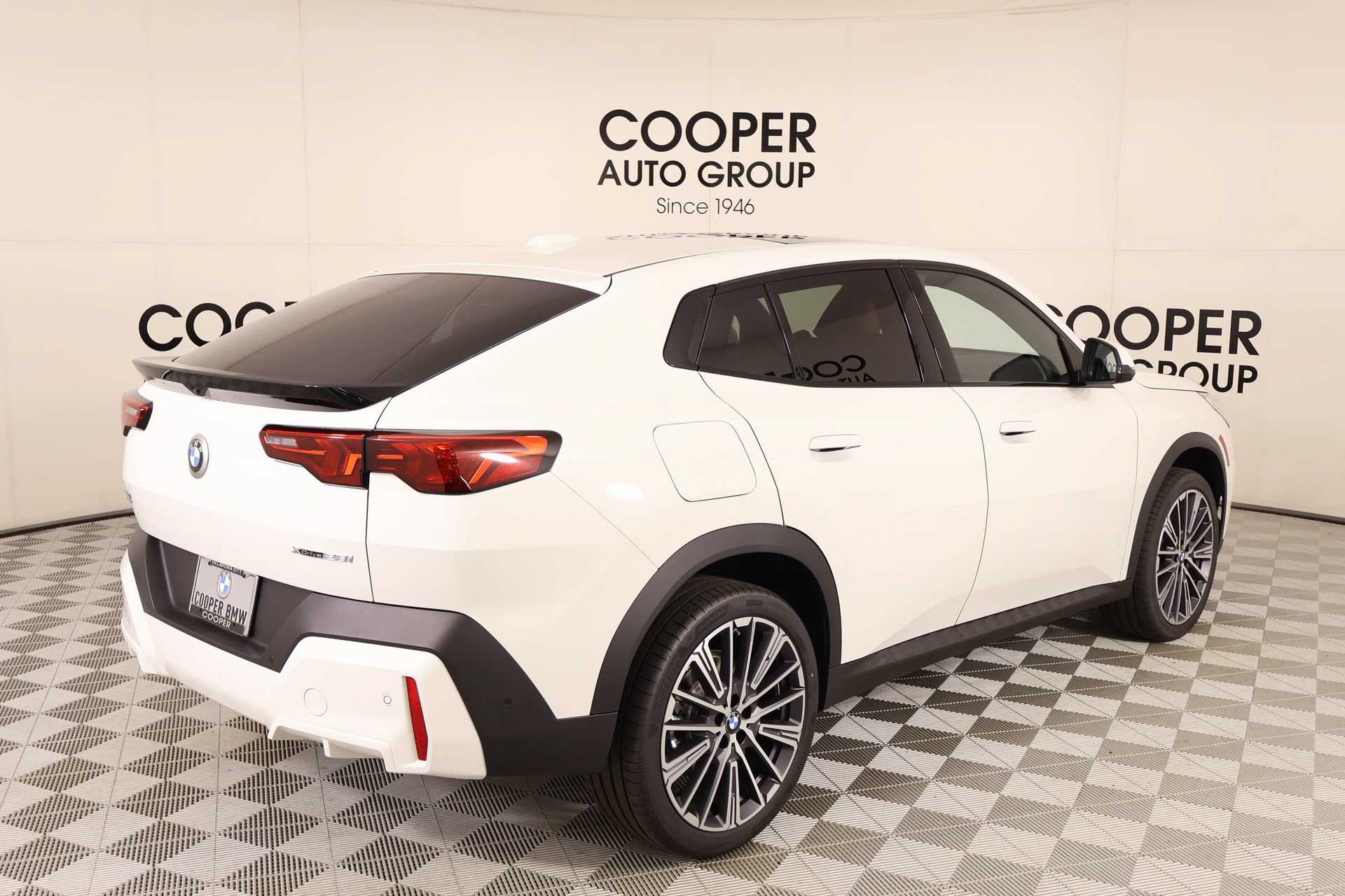 New 2026 BMW X2 xDrive28i w/ Technology Package AWD/4WD image 21