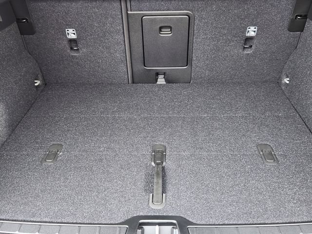 New 2026 Volvo XC40 B5 Plus w/ Protection Package Premier AWD/4WD image 17