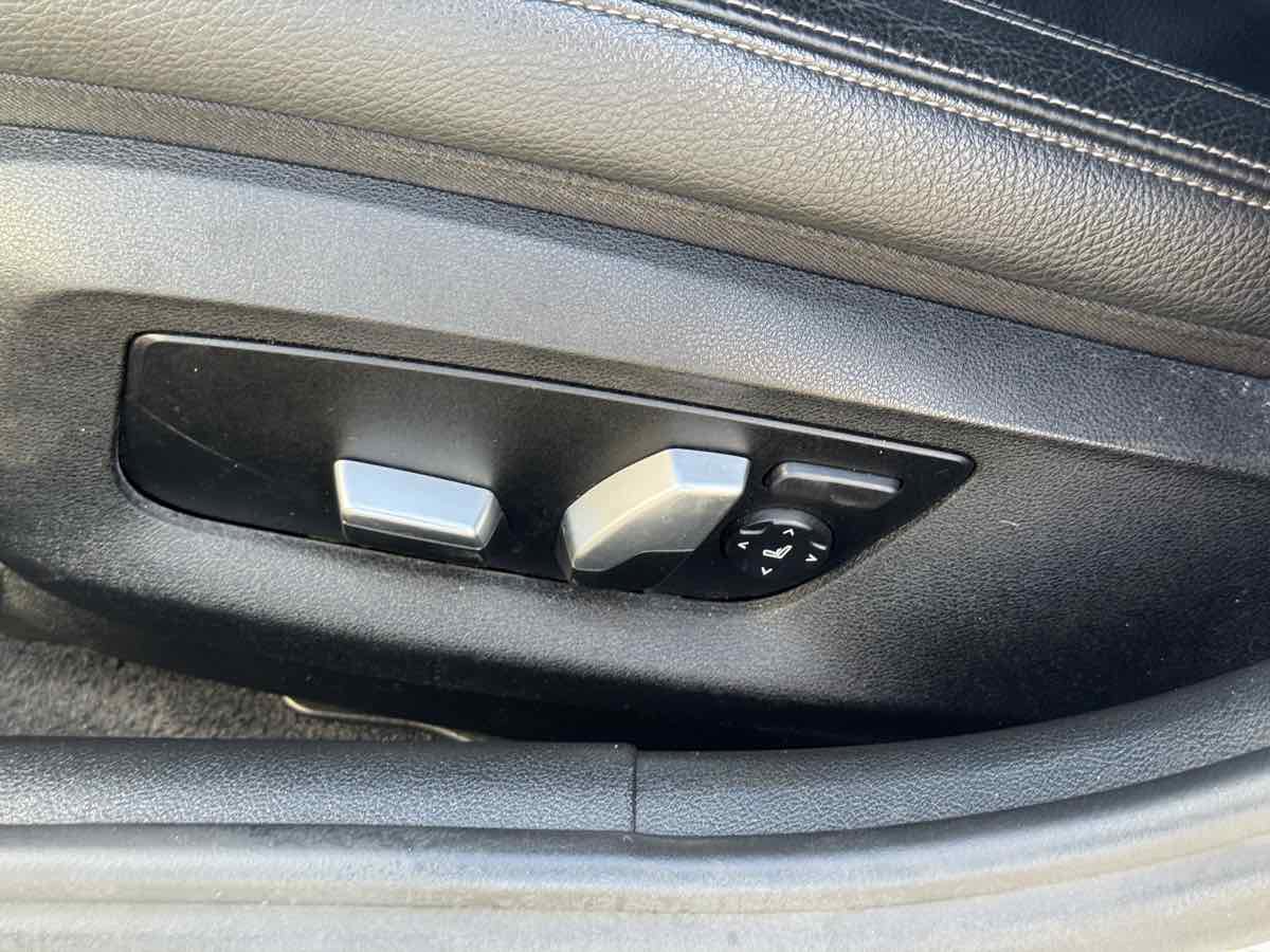 Used 2018 BMW 530e w/ Premium Package 2 image 28