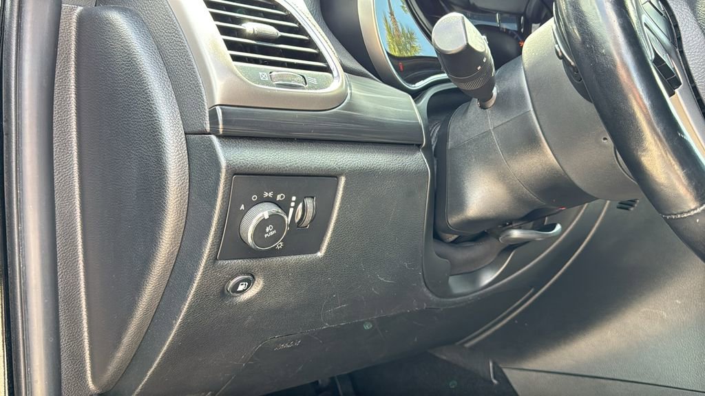 Used 2020 Jeep Grand Cherokee Altitude image 28