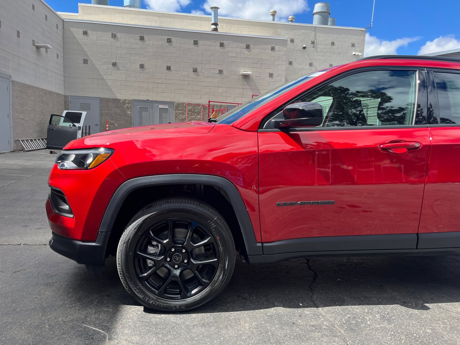 New 2026 Jeep Compass Latitude image 9