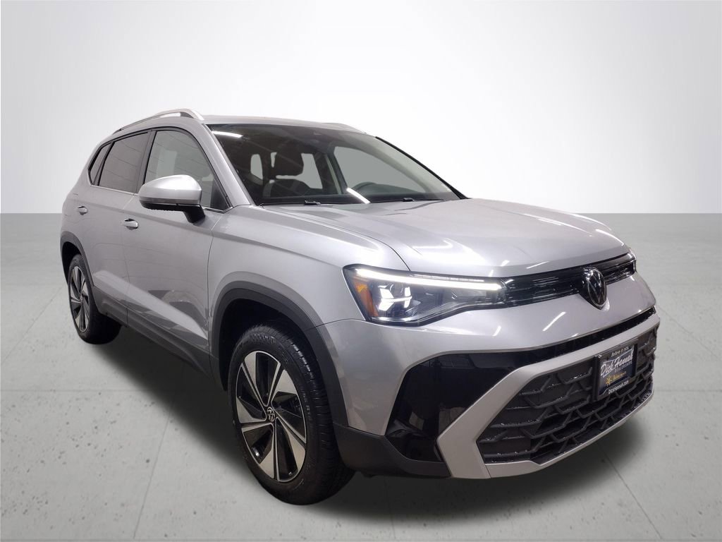 Used 2025 Volkswagen Taos SE image 5