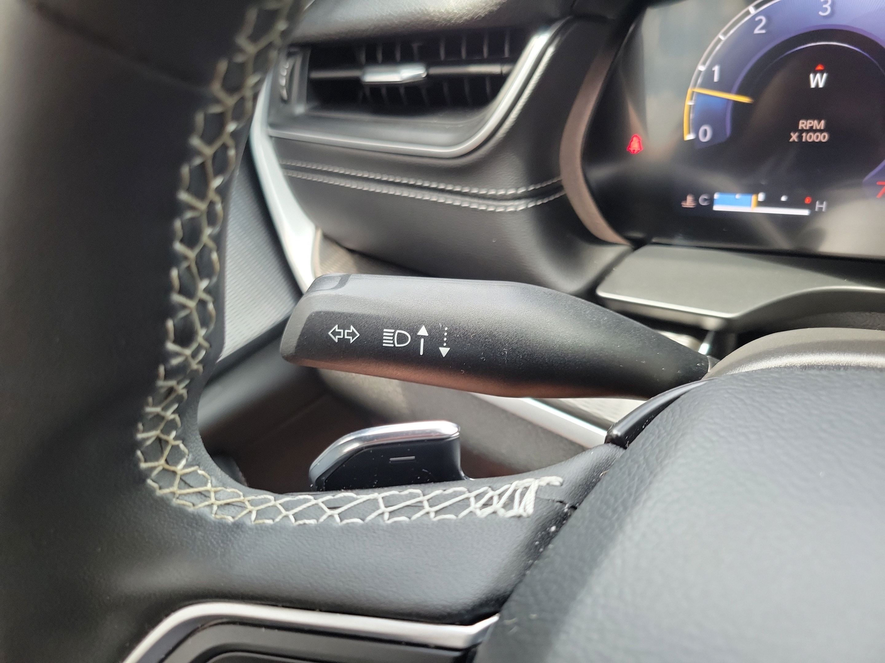 Used 2025 Jeep Grand Cherokee Laredo X RWD image 24