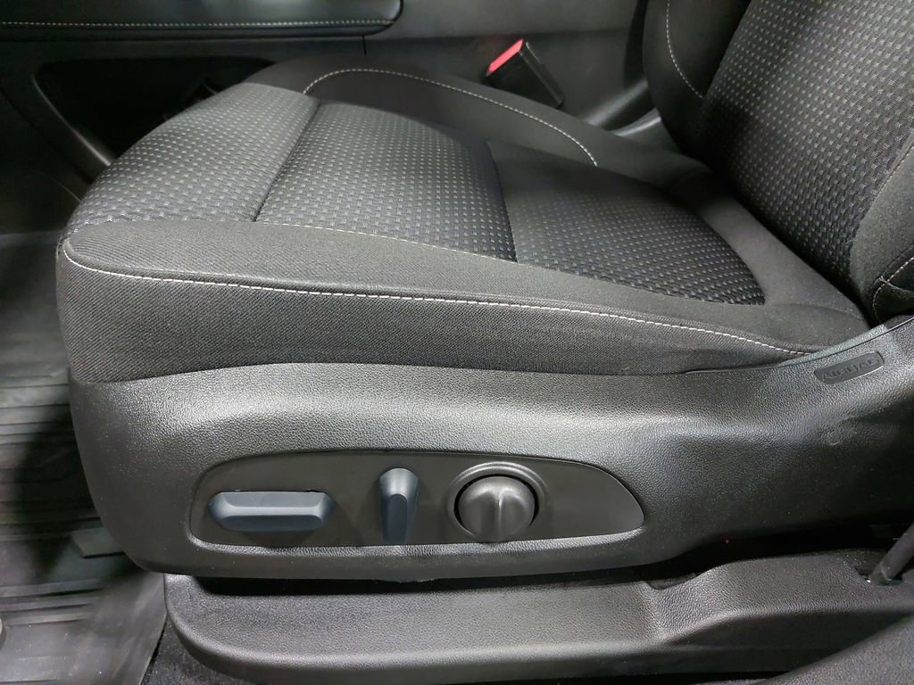 Used 2023 GMC Acadia SLE w/ Driver Convenience Package AWD/4WD image 31