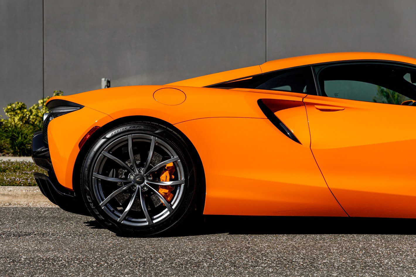 Used 2025 McLaren Artura image 5