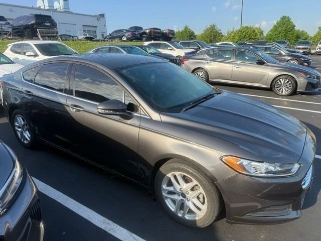 Used 2016 Ford Fusion SE FWD image 8
