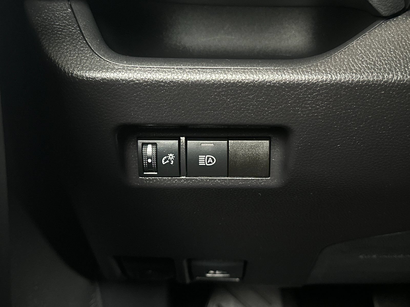 Used 2025 Toyota RAV4 XLE FWD image 26