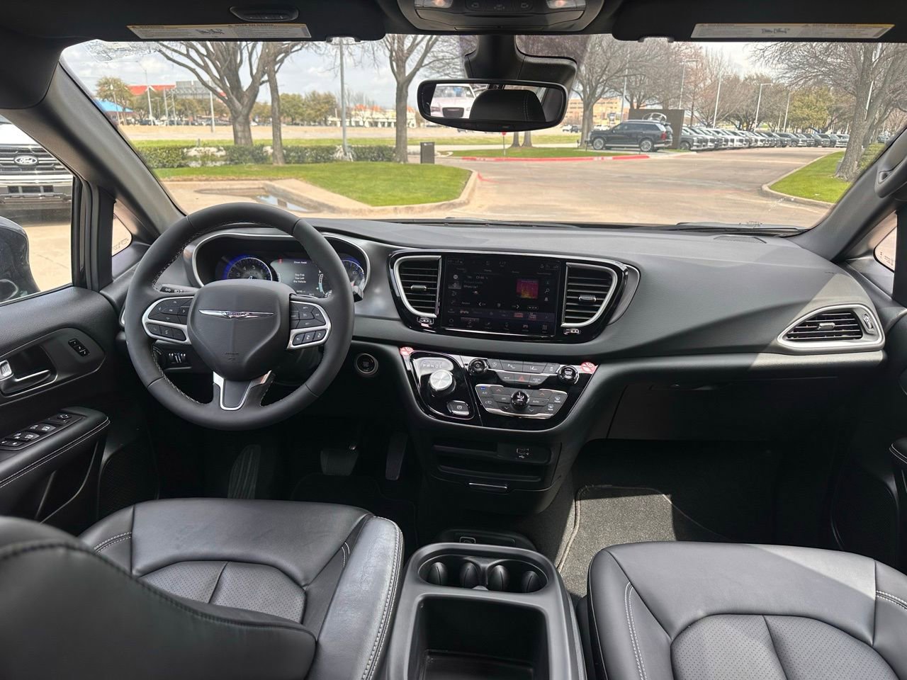 Used 2026 Chrysler Pacifica Select image 21