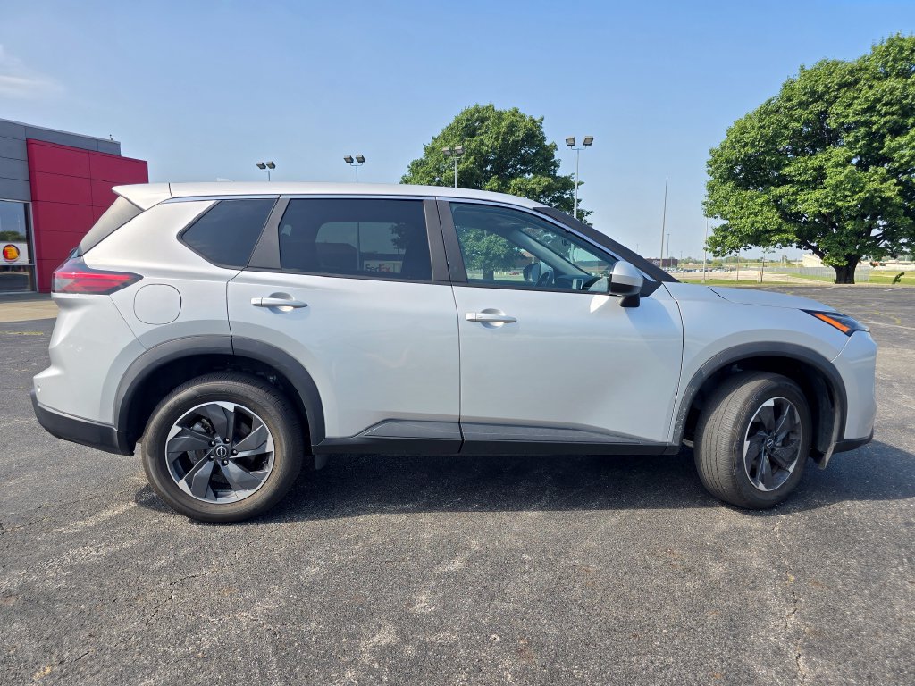 Used 2025 Nissan Rogue SV FWD image 14