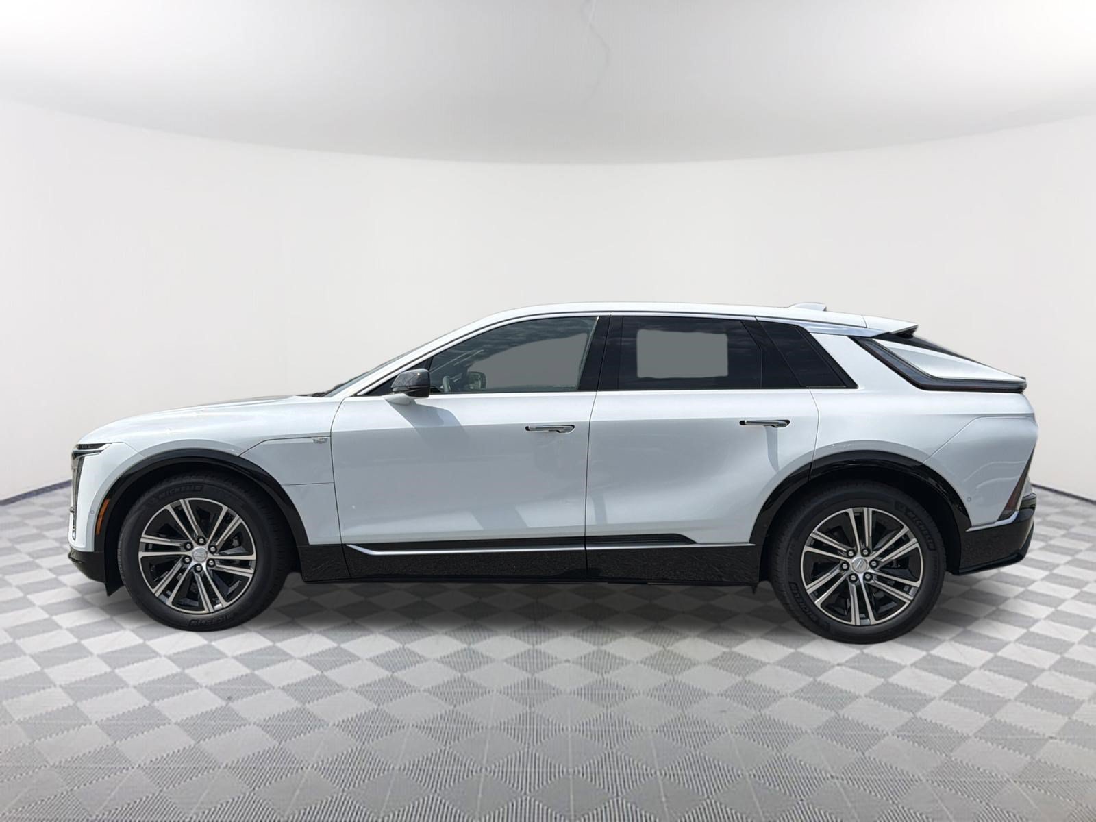 New 2026 Cadillac Lyriq Luxury RWD image 9