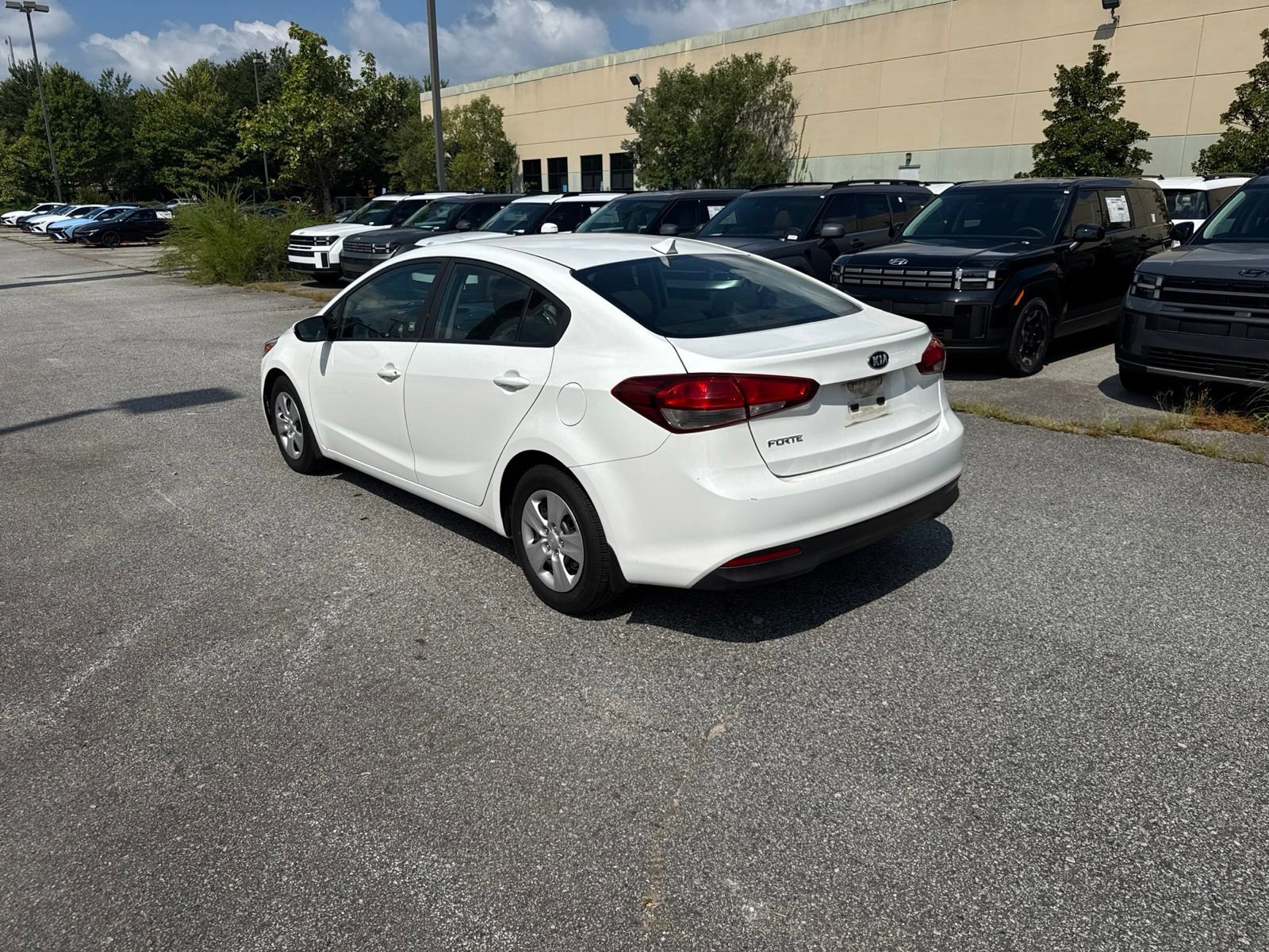 Used 2017 Kia Forte LX FWD image 3