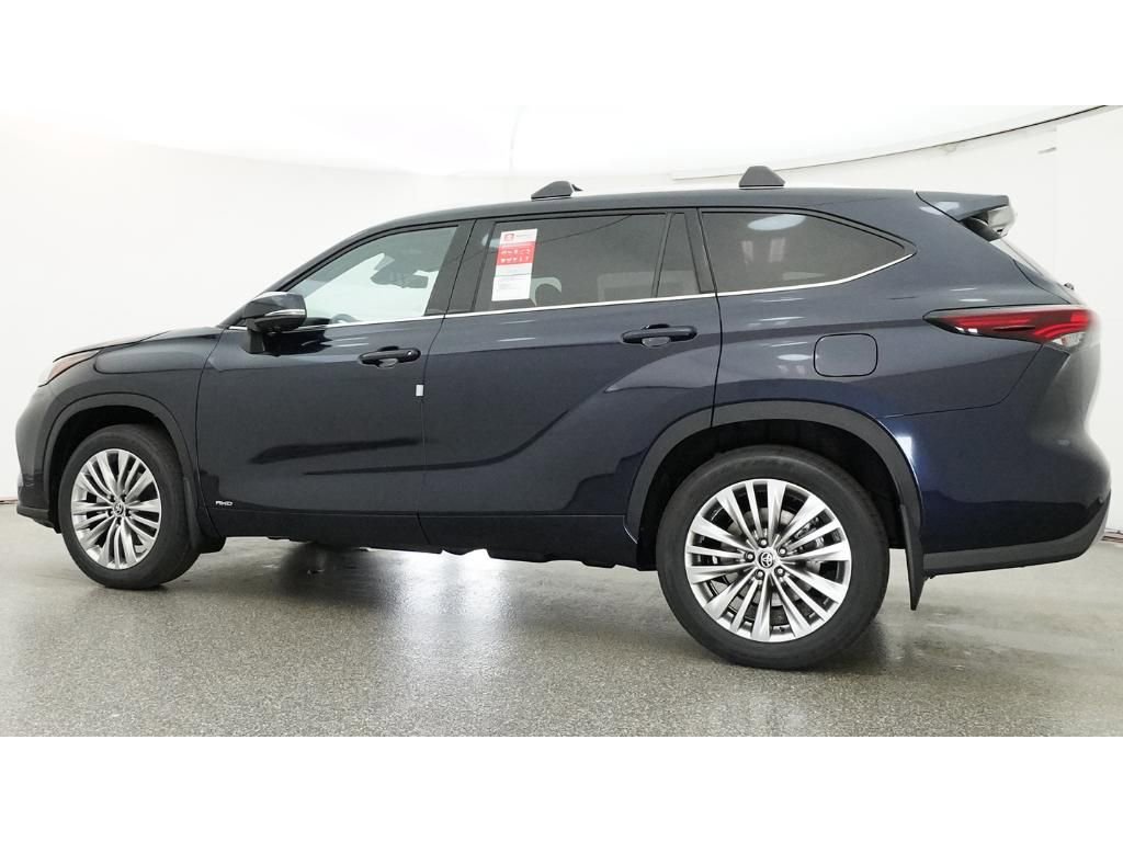 New 2026 Toyota Highlander Platinum image 14