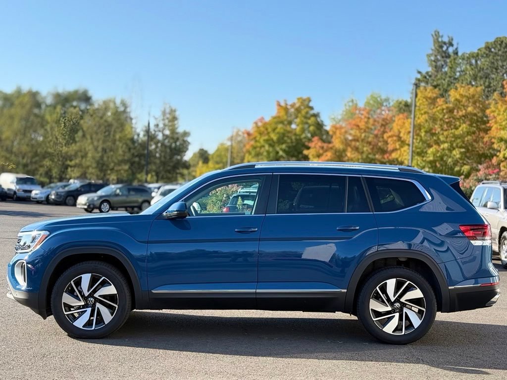 Used 2025 Volkswagen Atlas SEL AWD/4WD image 2