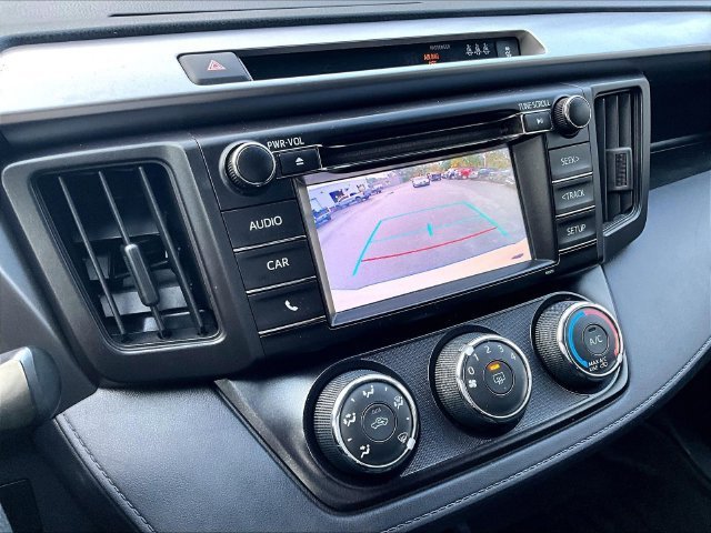 Used 2018 Toyota RAV4 LE AWD/4WD image 26