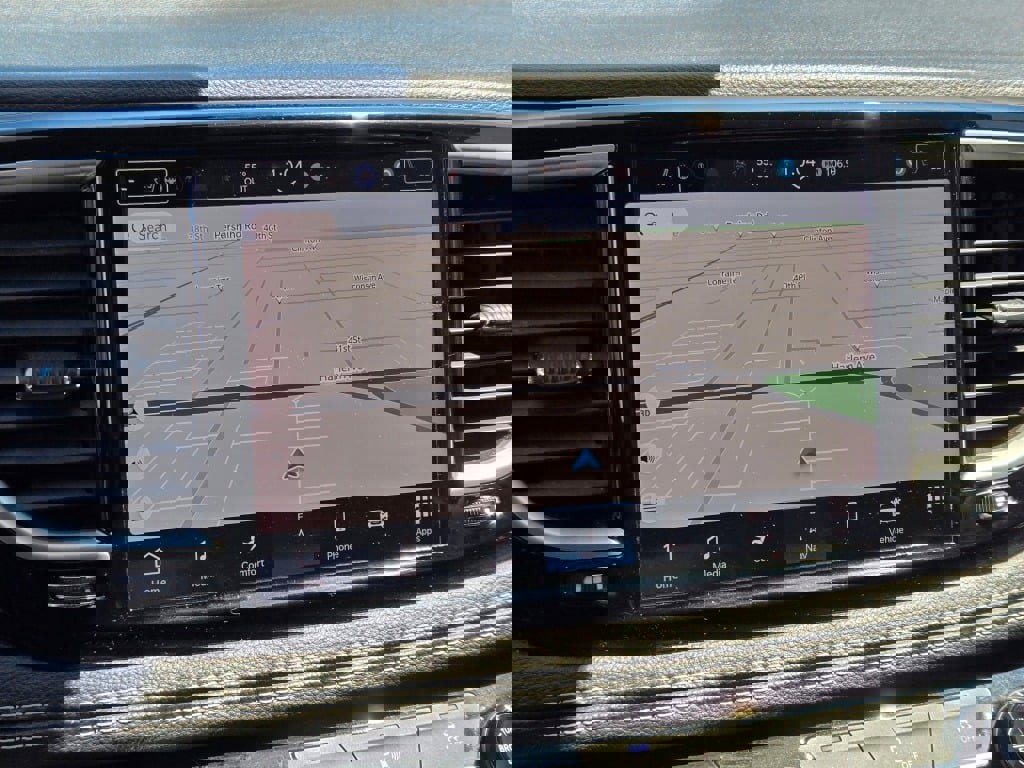 Used 2024 Chrysler Pacifica Select image 25