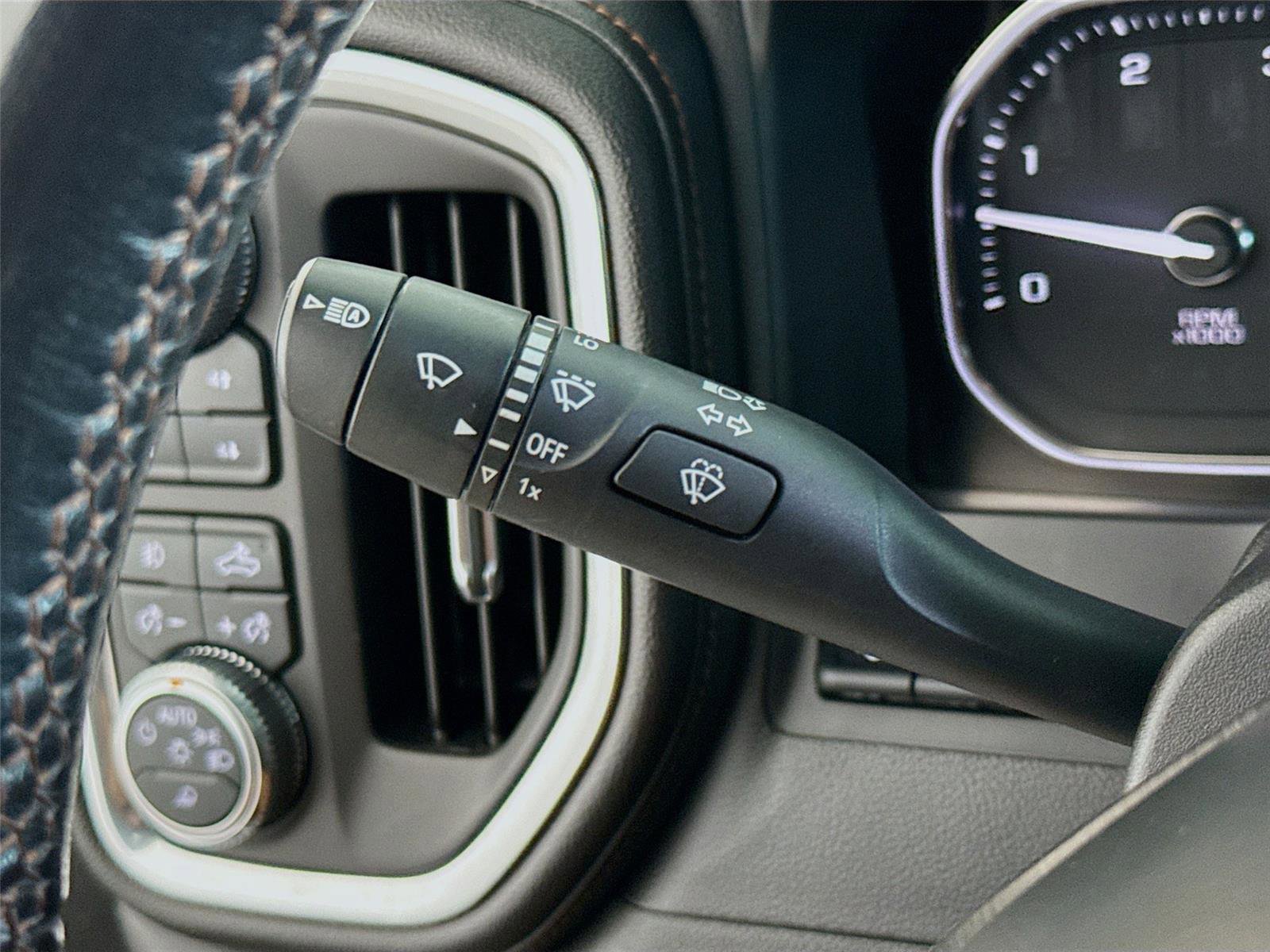 Used 2020 GMC Sierra 2500 AT4 w/ AT4 Premium Package image 5