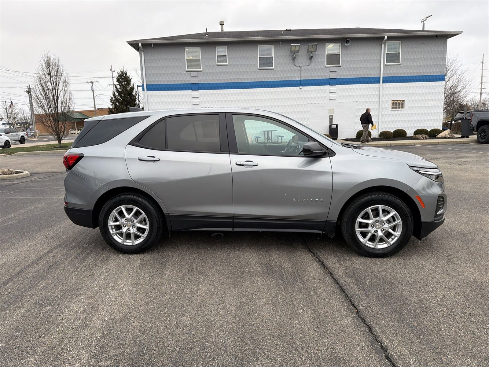 Used 2024 Chevrolet Equinox LS w/ LS Convenience Package image 9