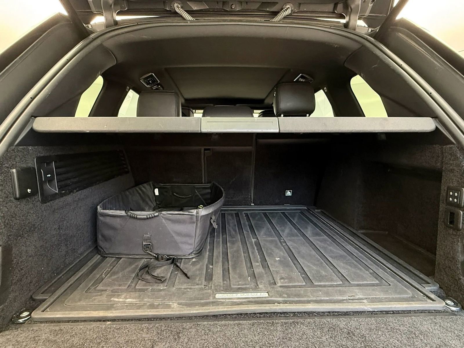 Used 2020 Land Rover Range Rover HSE image 41