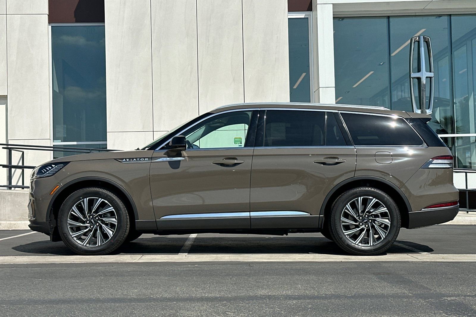 New 2026 Lincoln Aviator 2WD image 6