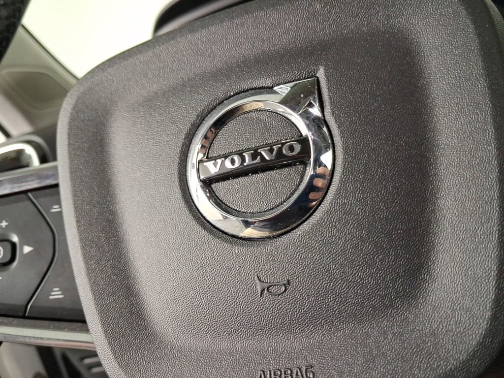 Certified 2025 Volvo XC40 B5 Core AWD/4WD image 30