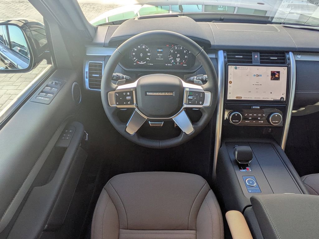 New 2026 Land Rover Discovery Limited Edition image 16
