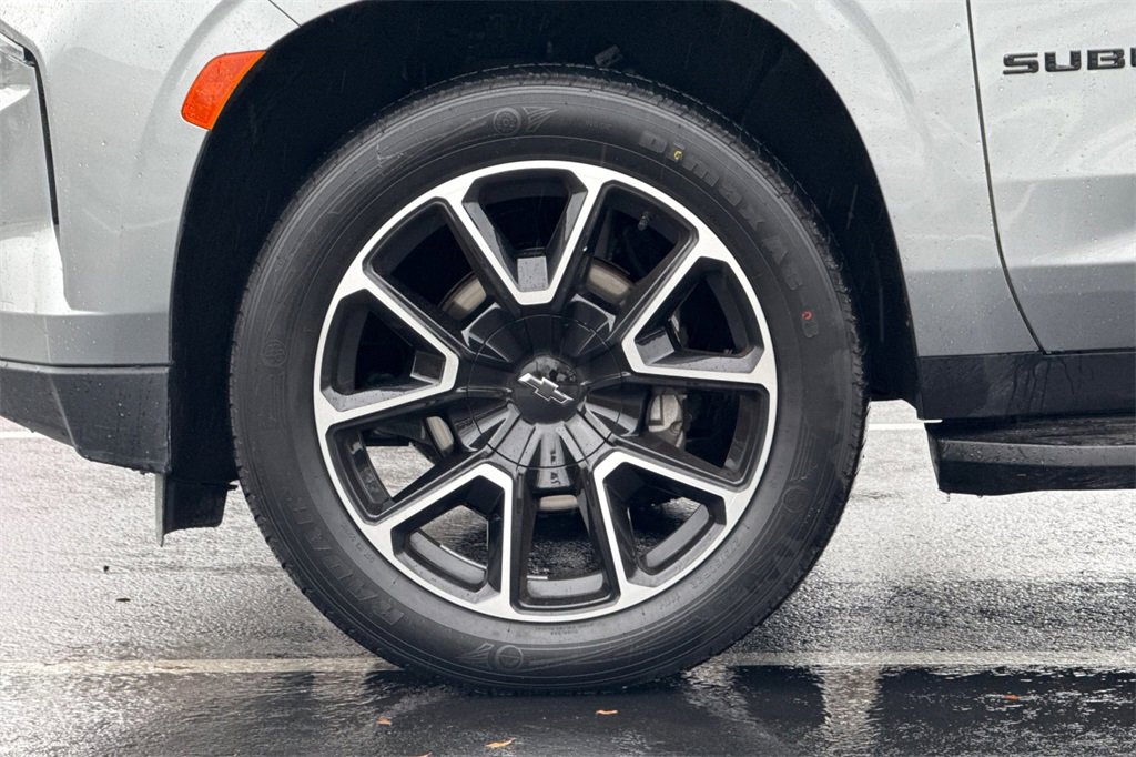 Used 2024 Chevrolet Suburban RST image 14