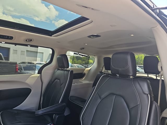 Used 2023 Chrysler Pacifica Limited w/ Uconnect Theater Family Group AWD/4WD image 17