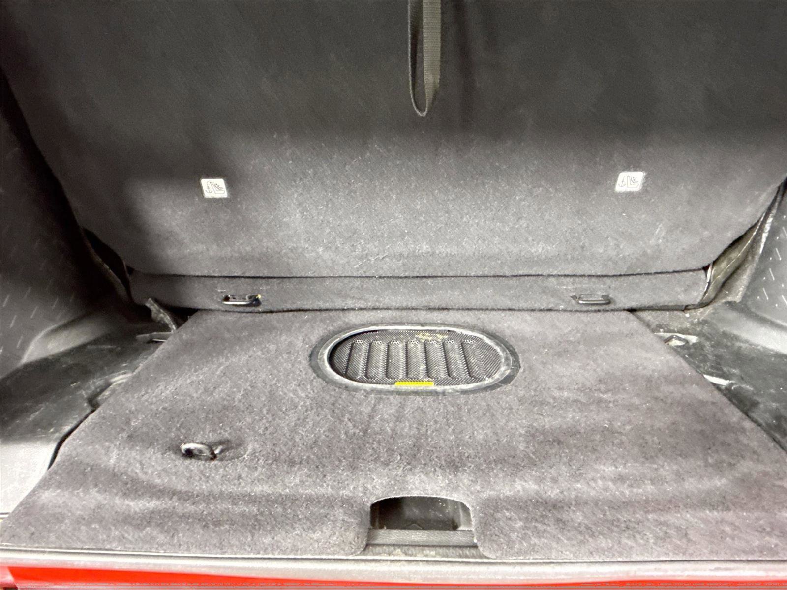 Used 2017 Jeep Wrangler Sahara w/ Connectivity Group image 32