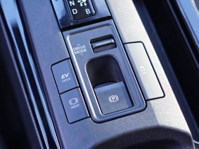 Used 2024 Toyota Prius LE image 32