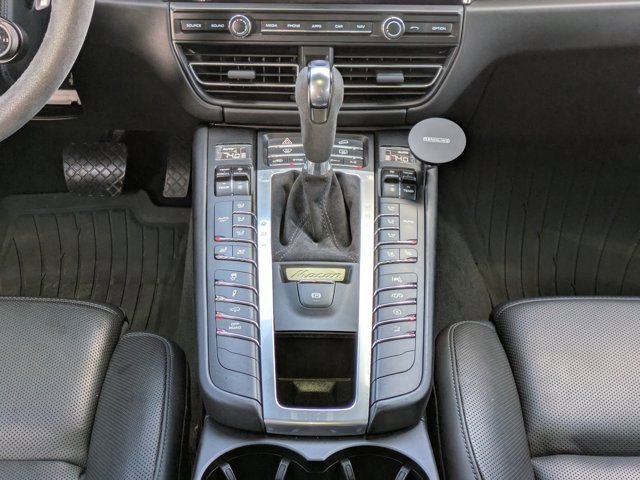 Used 2020 Porsche Macan Turbo image 20