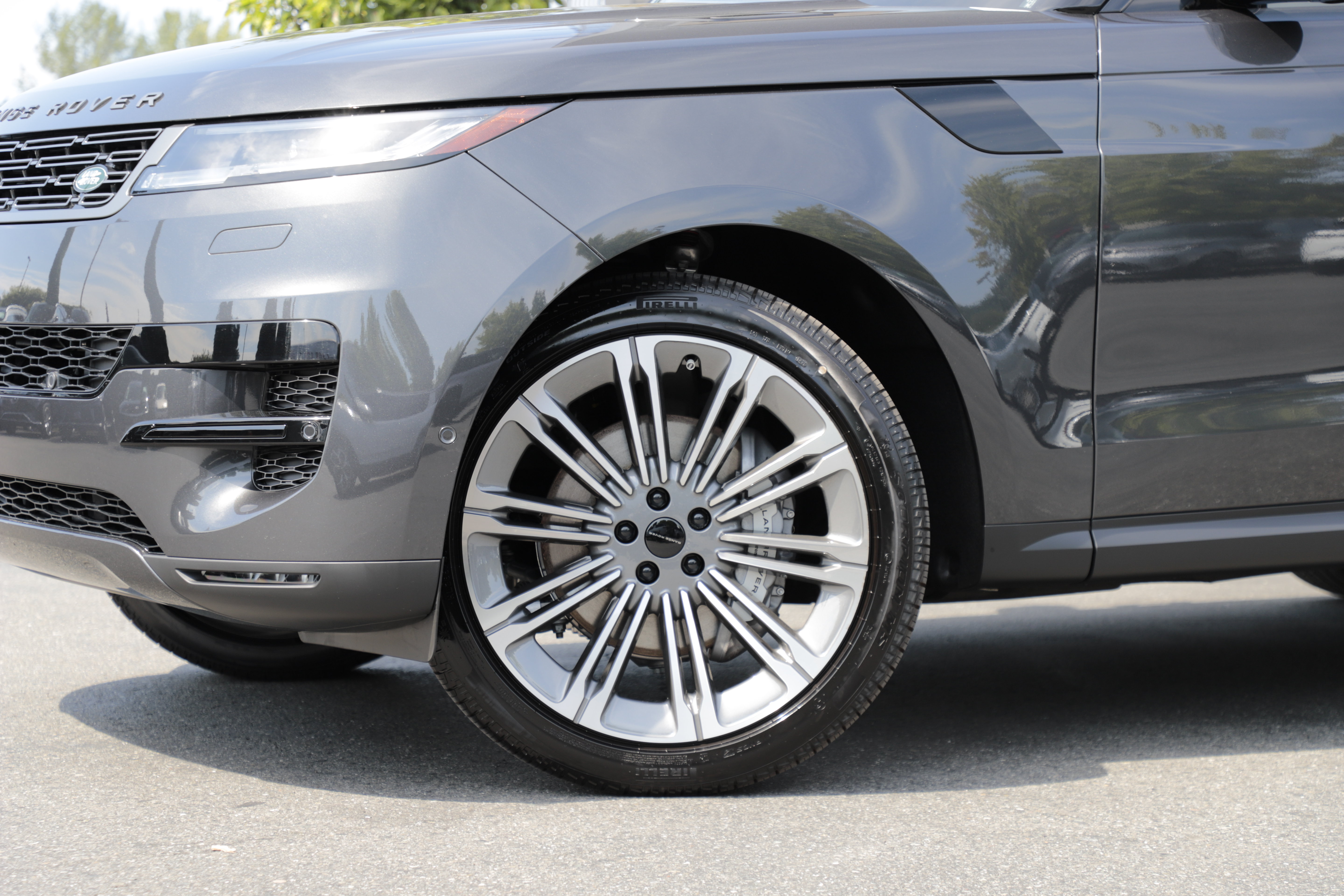 New 2026 Land Rover Range Rover Sport SE AWD/4WD image 2