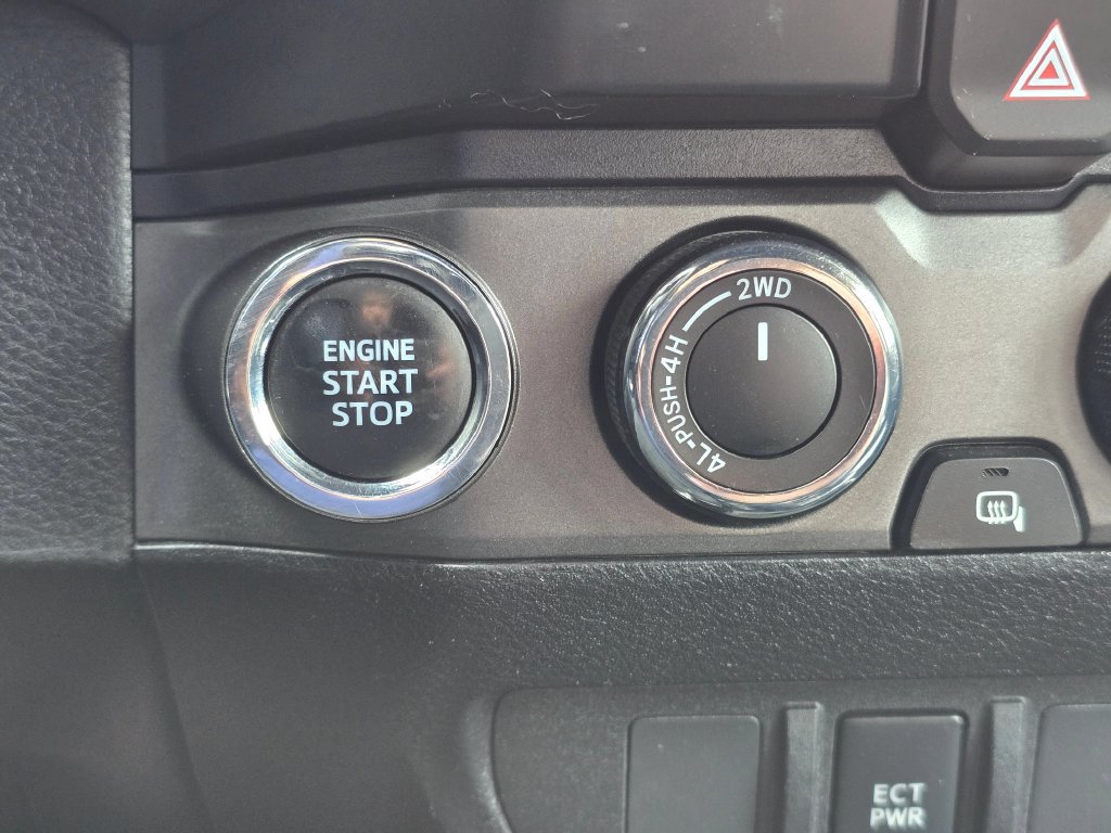 Used 2022 Toyota Tacoma TRD Off-Road AWD/4WD image 30