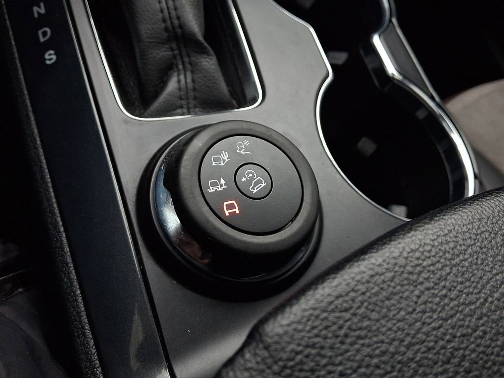 Certified 2017 Ford Explorer XLT w/ Equipment Group 202A image 27