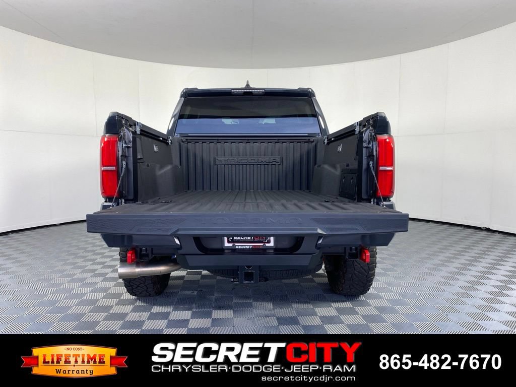 Used 2025 Toyota Tacoma TRD Off-Road AWD/4WD image 27