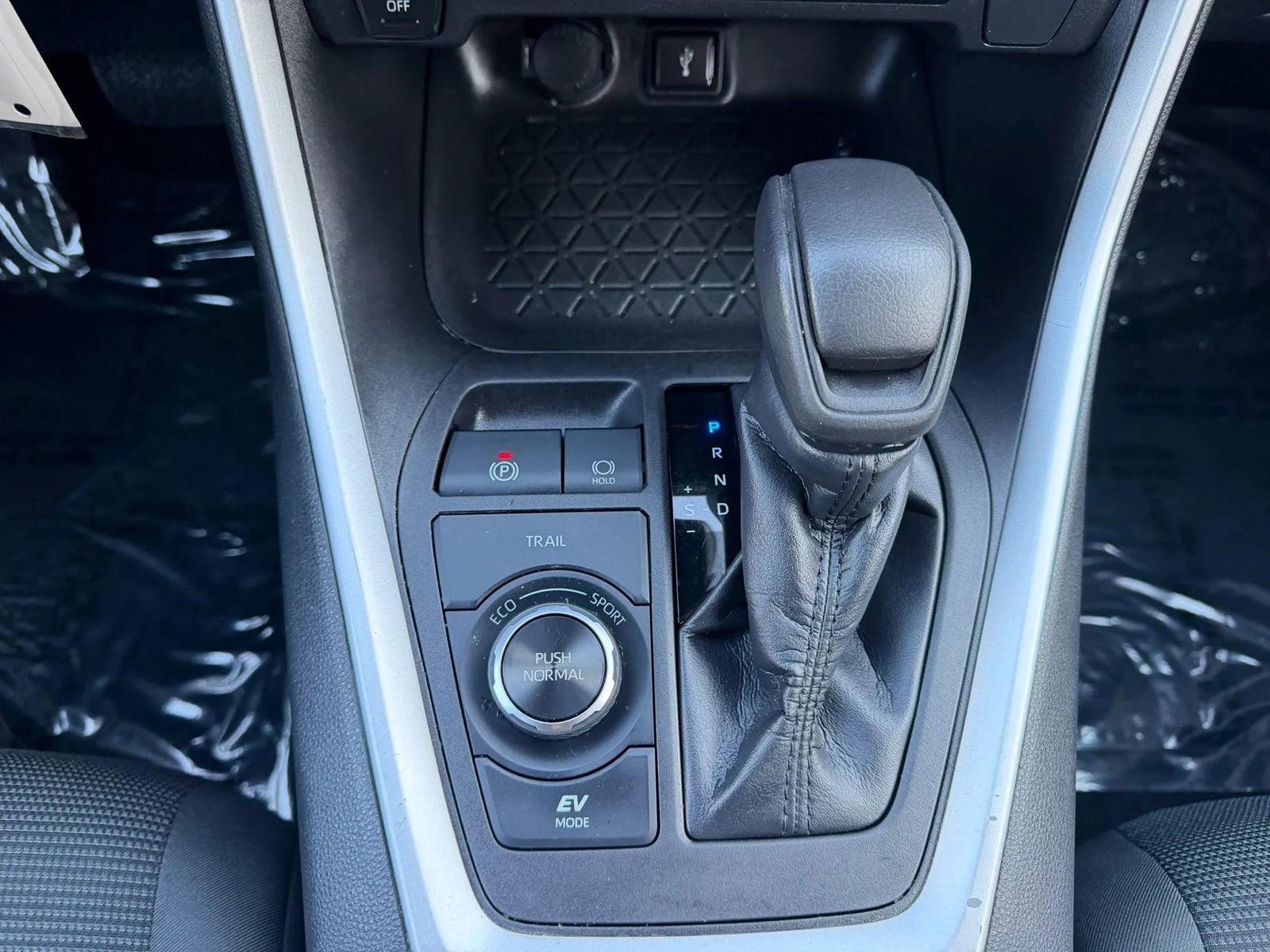 Used 2022 Toyota RAV4 LE AWD/4WD image 14