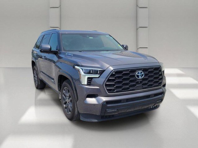 Used 2023 Toyota Sequoia Platinum AWD/4WD image 3