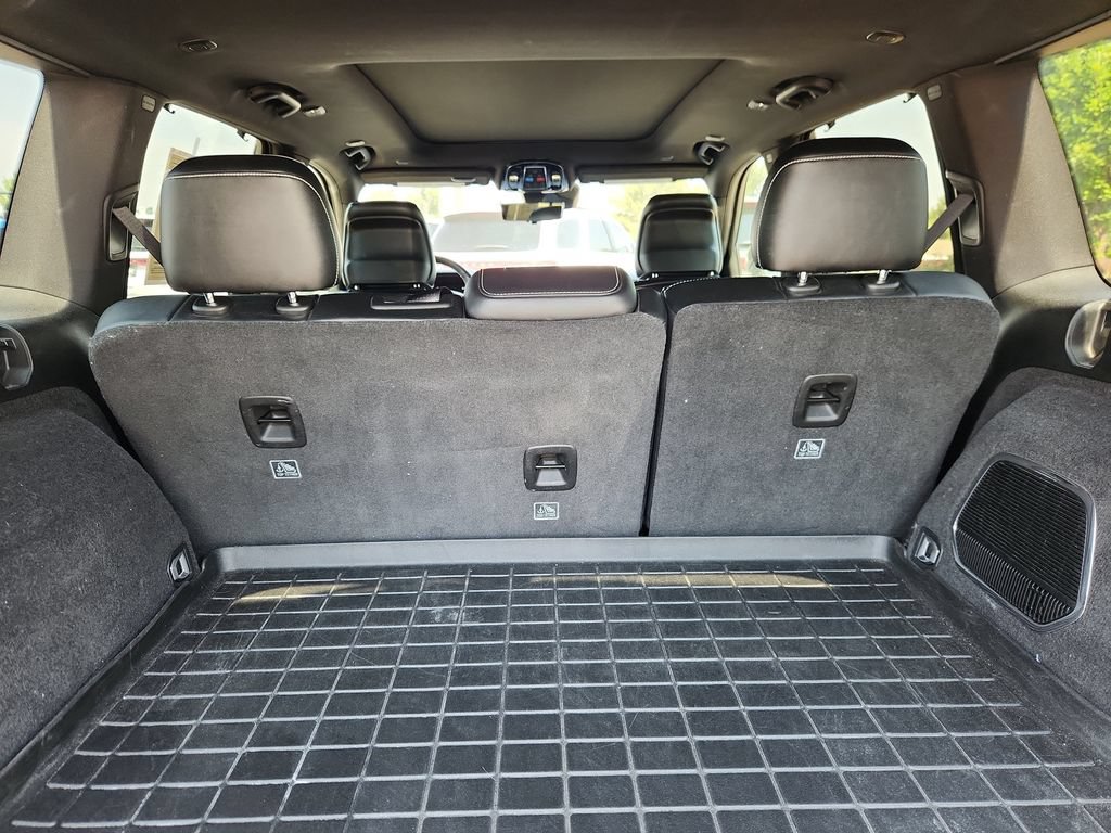Certified 2022 Jeep Grand Cherokee Overland w/ Luxury Tech Group IV AWD/4WD image 10