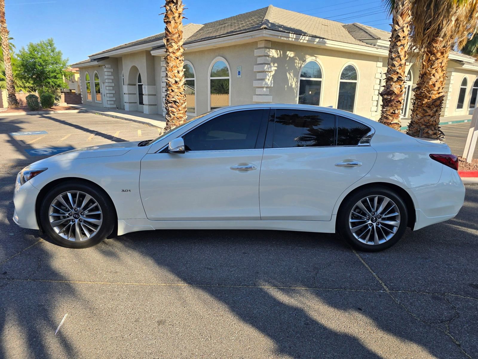Used 2018 INFINITI Q50 Luxe w/ Cargo Package (L95) RWD image 4