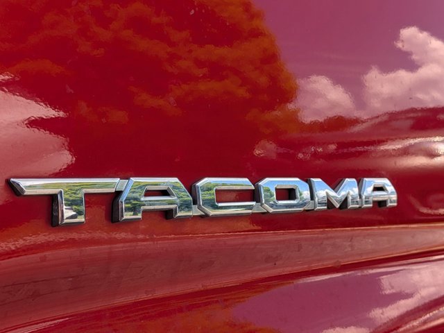 Used 2022 Toyota Tacoma TRD Sport w/ TRD Premium Sport Package AWD/4WD image 4