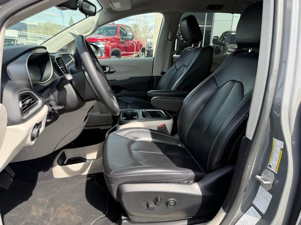 Used 2023 Chrysler Pacifica Touring-L FWD image 15