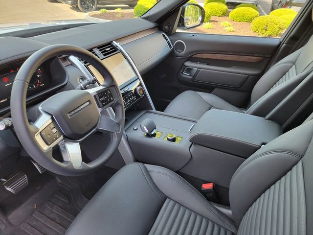 Used 2025 Land Rover Discovery Dynamic SE AWD/4WD image 28